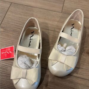 Nina Kids Cream Mary Jane Flats with Bow
